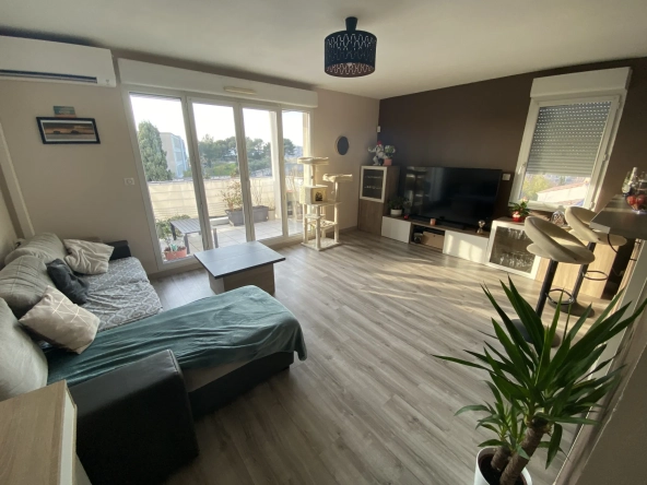 Appartement T3 lumineux avec terrasse et parking à Marseille 13013