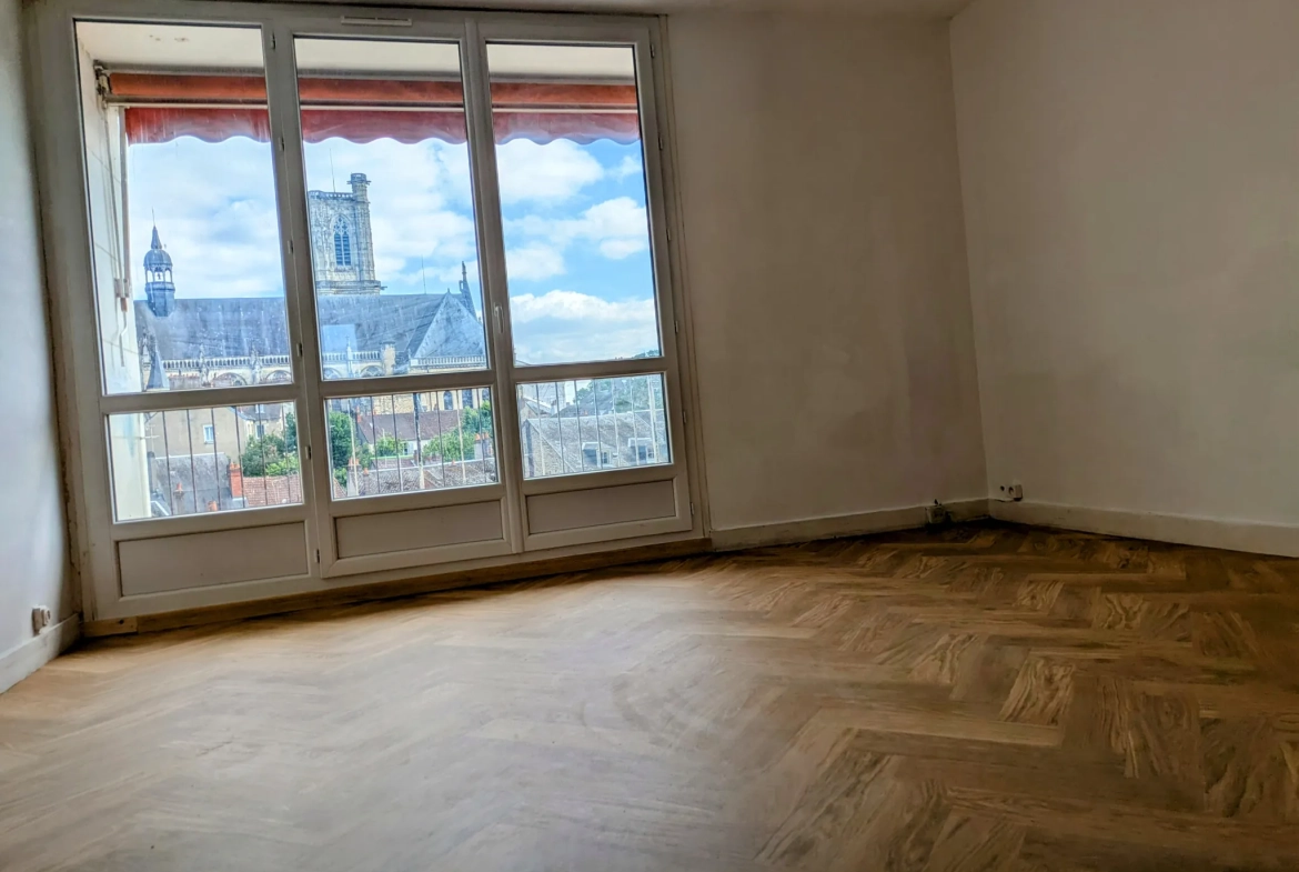 Appartement T3 avec balcon et cave en plein centre-ville de Nevers 