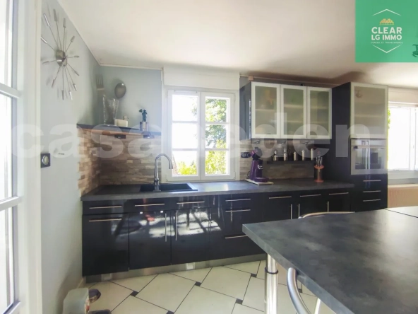 Maison rénovée de 170 m² à Saint Mihiel avec terrasse et confort moderne 