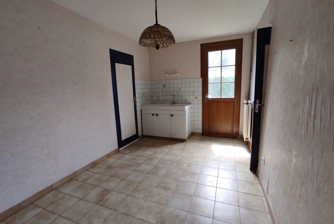 Maison de 95 m² avec grand terrain et grange à Saint-Denis-sur-Sarthon 