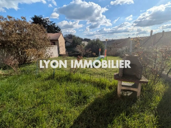 Maison individuelle à Feyzin avec terrain de 350 m², proche école et transports