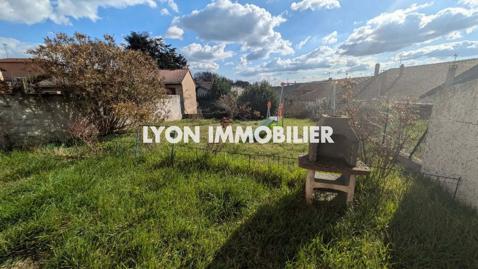 Maison individuelle de 4 pièces avec jardin à Feyzin, proche école et transports 