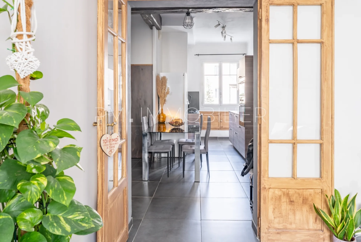 Appartement traversant de 76 m² avec extérieur à Marseille, à deux pas de la place Sébastopol 