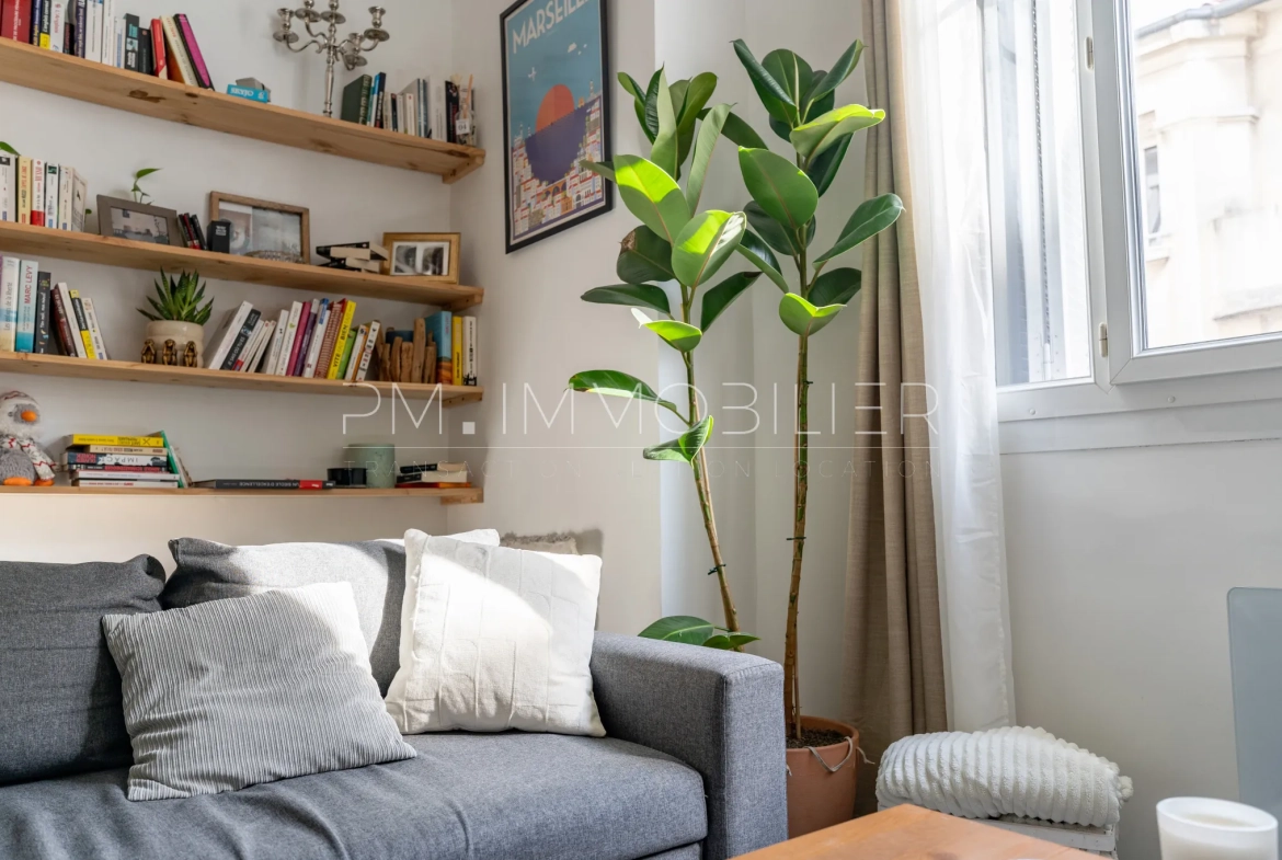 Appartement traversant de 76 m² avec extérieur à Marseille, à deux pas de la place Sébastopol 