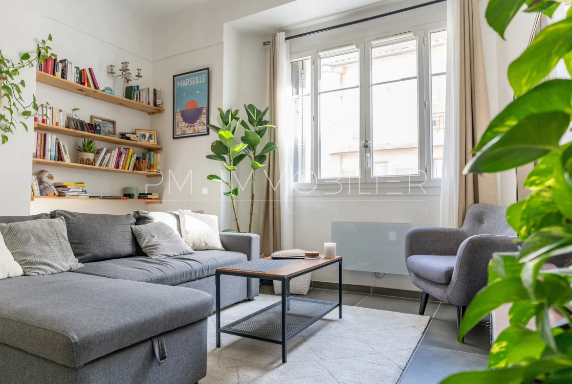 Appartement traversant de 76 m² avec extérieur à Marseille, à deux pas de la place Sébastopol 