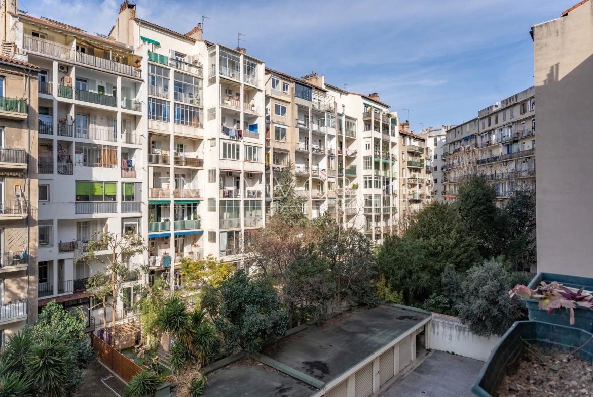 Appartement traversant de 76 m² avec extérieur à Marseille, à deux pas de la place Sébastopol 