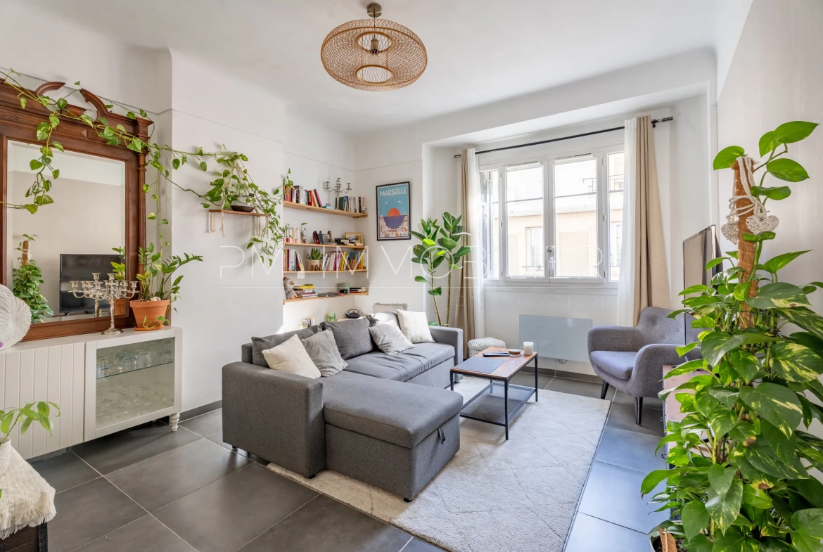 Appartement traversant de 76 m² avec extérieur à Marseille, à deux pas de la place Sébastopol 