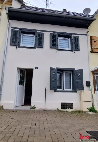 Maison mitoyenne à Hégenheim avec grand jardin et potentiel idéal investissement 