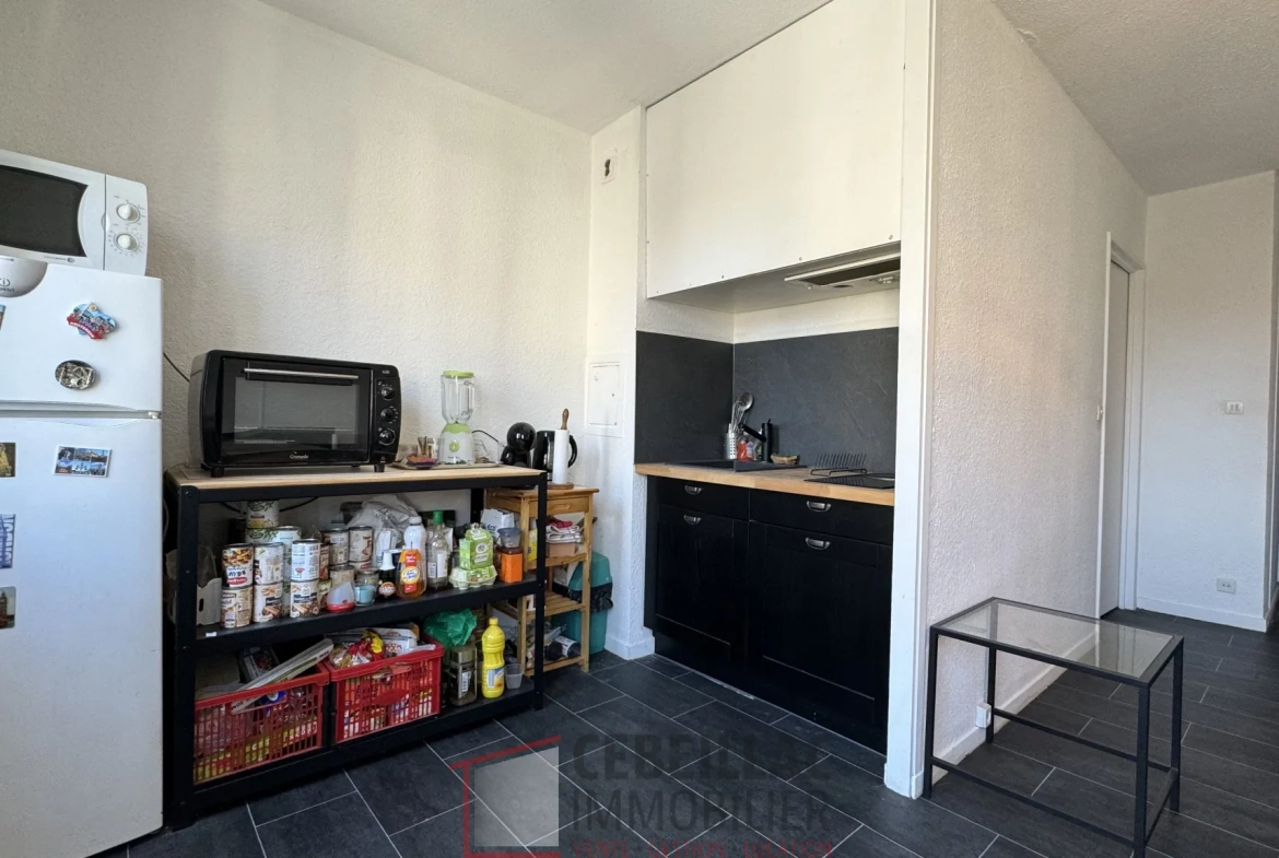 Studio à Clermont-Ferrand avec parking et proximité des commodités 