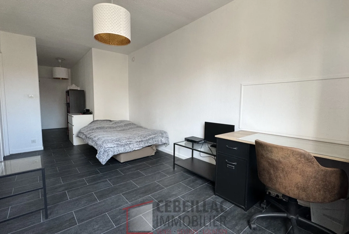 Studio à Clermont-Ferrand avec parking et proximité des commodités 