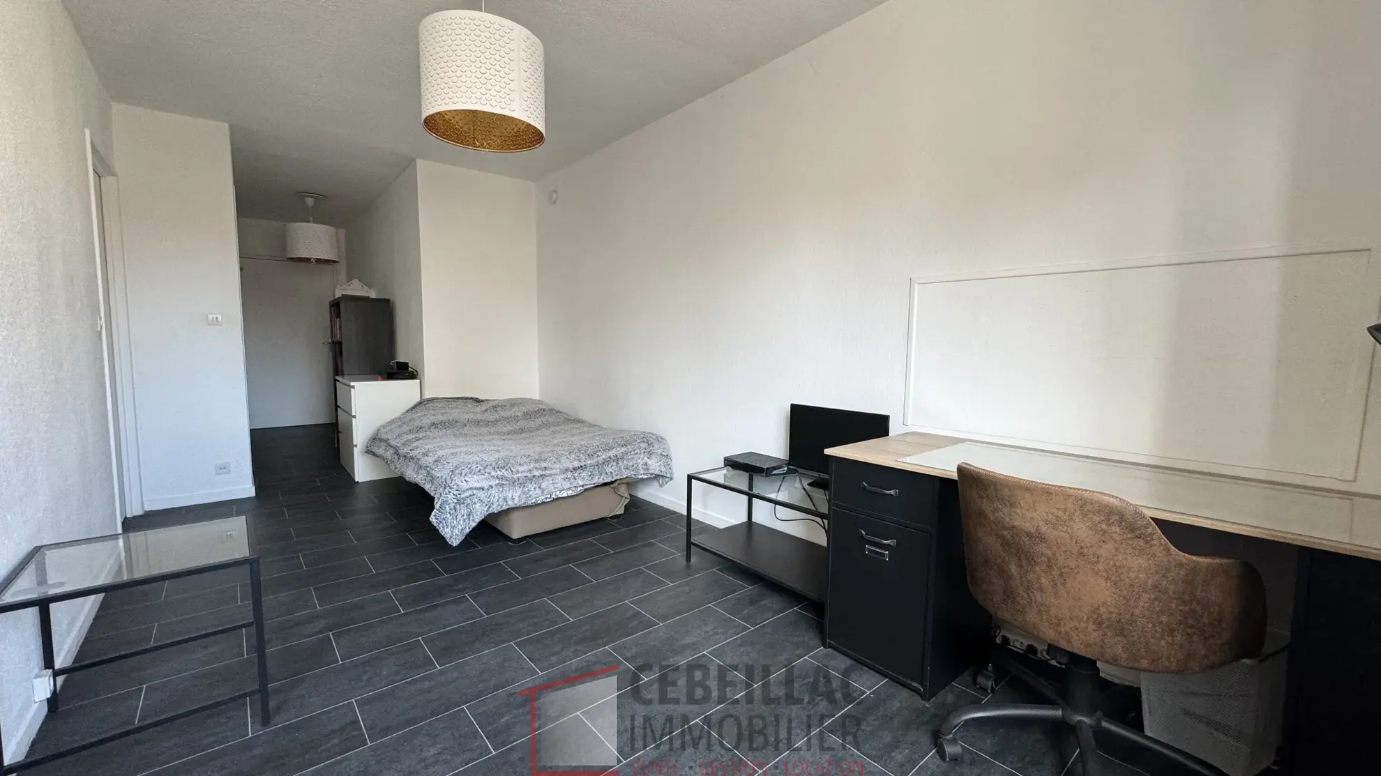 Studio à Clermont-Ferrand avec parking et proximité des commodités 