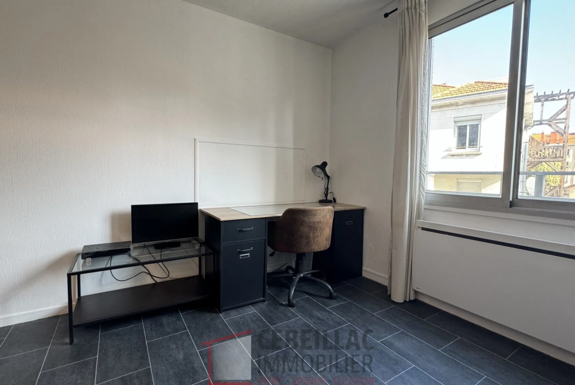 Studio à Clermont-Ferrand avec parking et proximité des commodités 