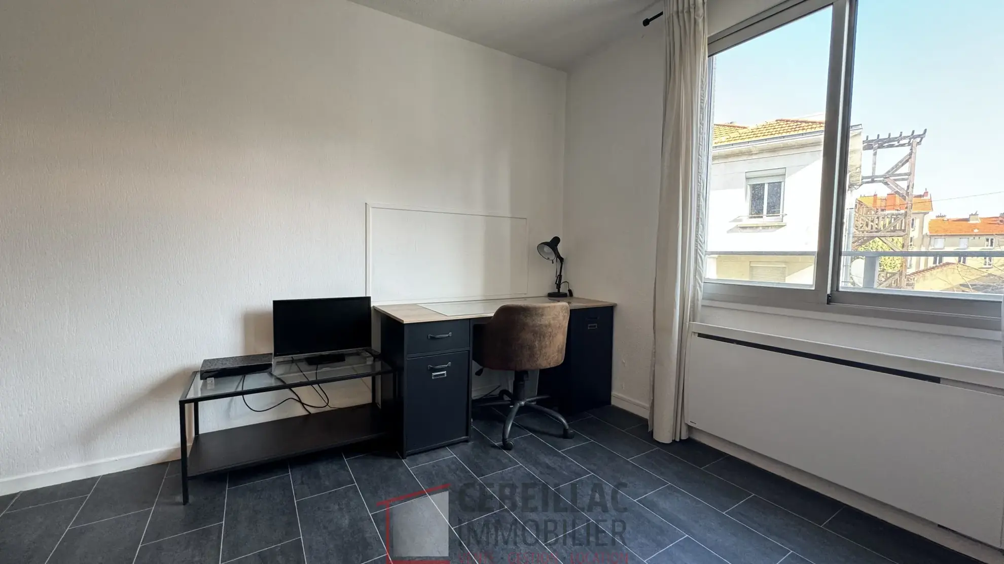 Studio à Clermont-Ferrand avec parking et proximité des commodités 