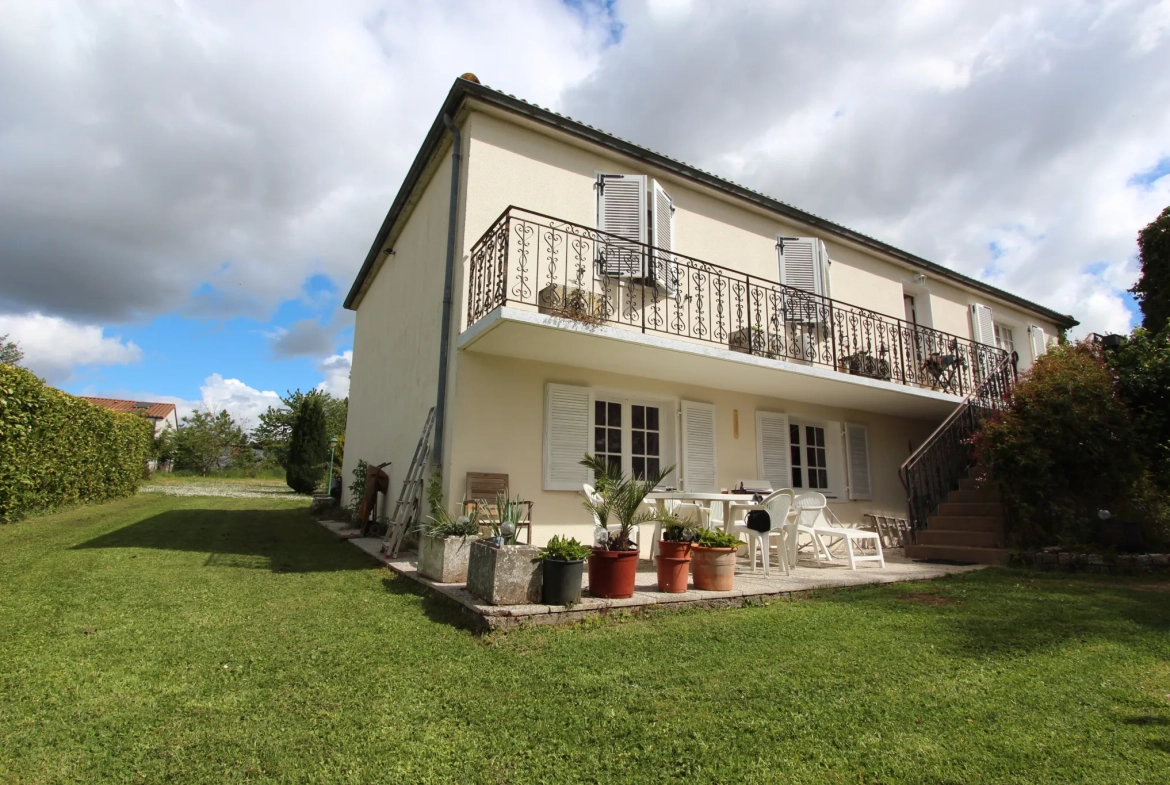 Belle maison de 5 chambres avec jardin et garage à Niort dans un quartier calme 