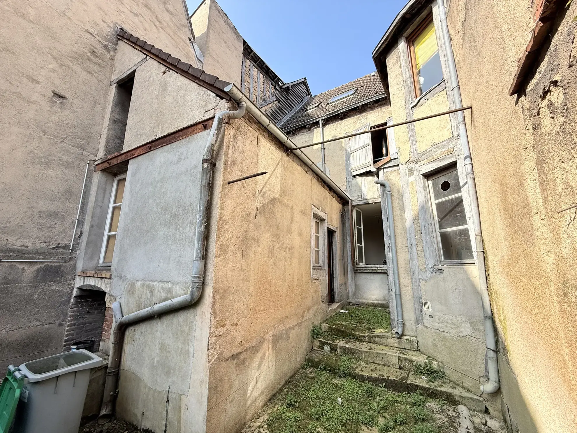 Immeuble à vendre à Vierzon centre-ville, idéal investissement locatif 