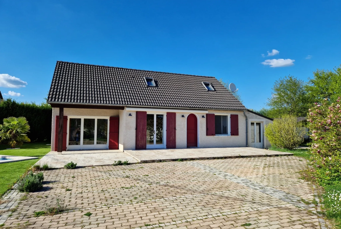 Maison avec piscine et jardin clos dans un village proche d'Autun 