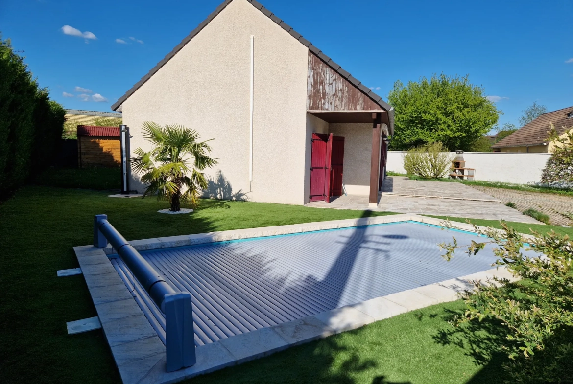 Maison avec piscine et jardin clos dans un village proche d'Autun 