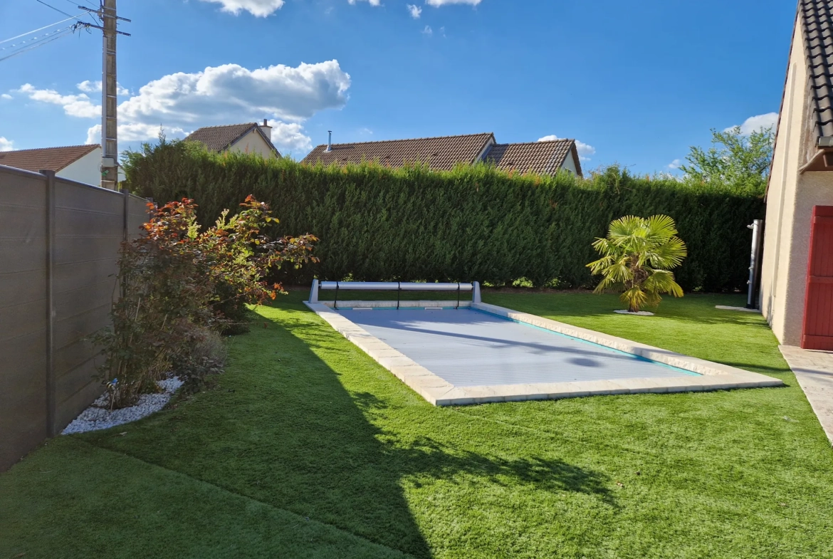 Maison avec piscine et jardin clos dans un village proche d'Autun 