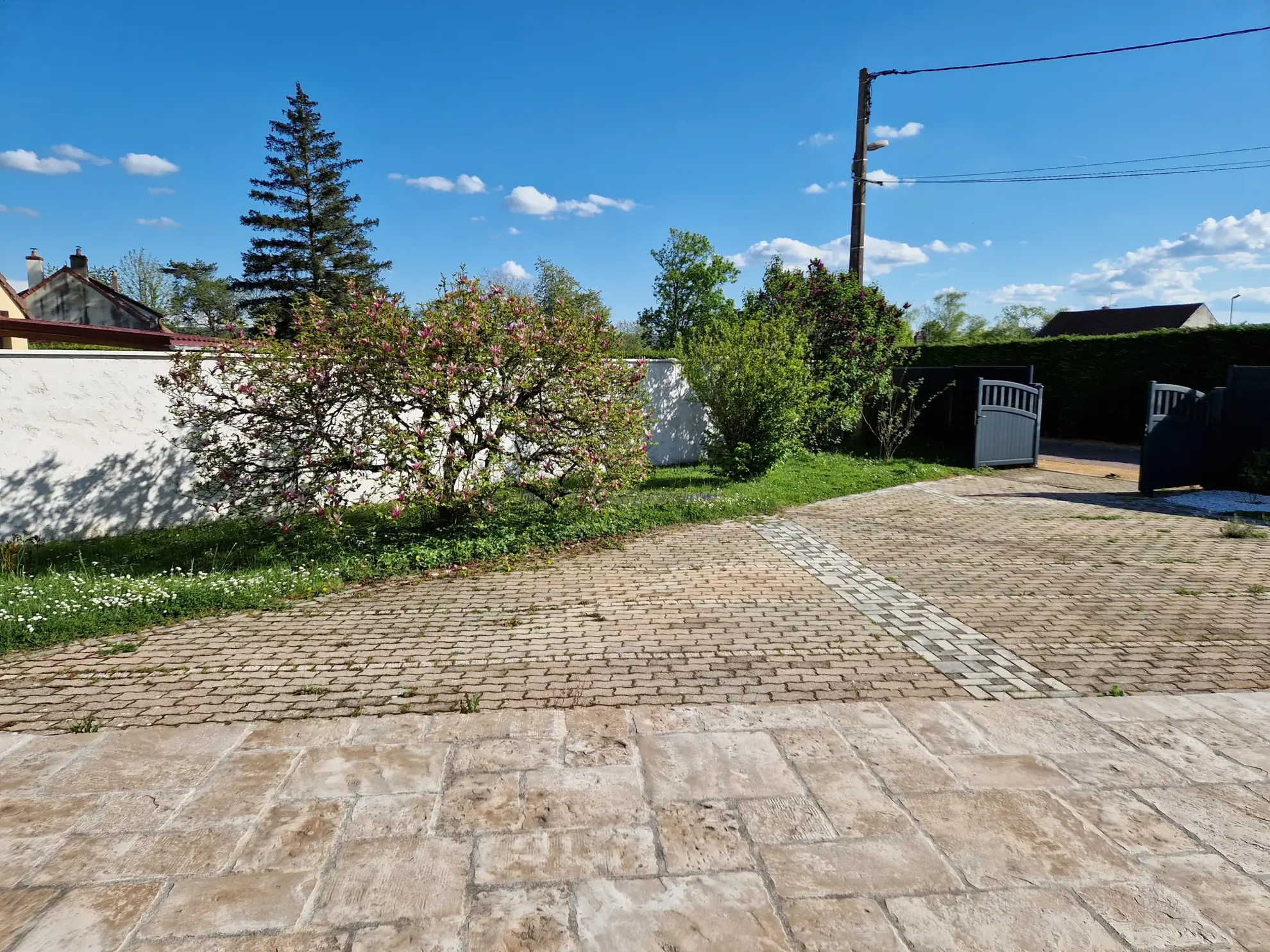 Maison avec piscine et jardin clos dans un village proche d'Autun 