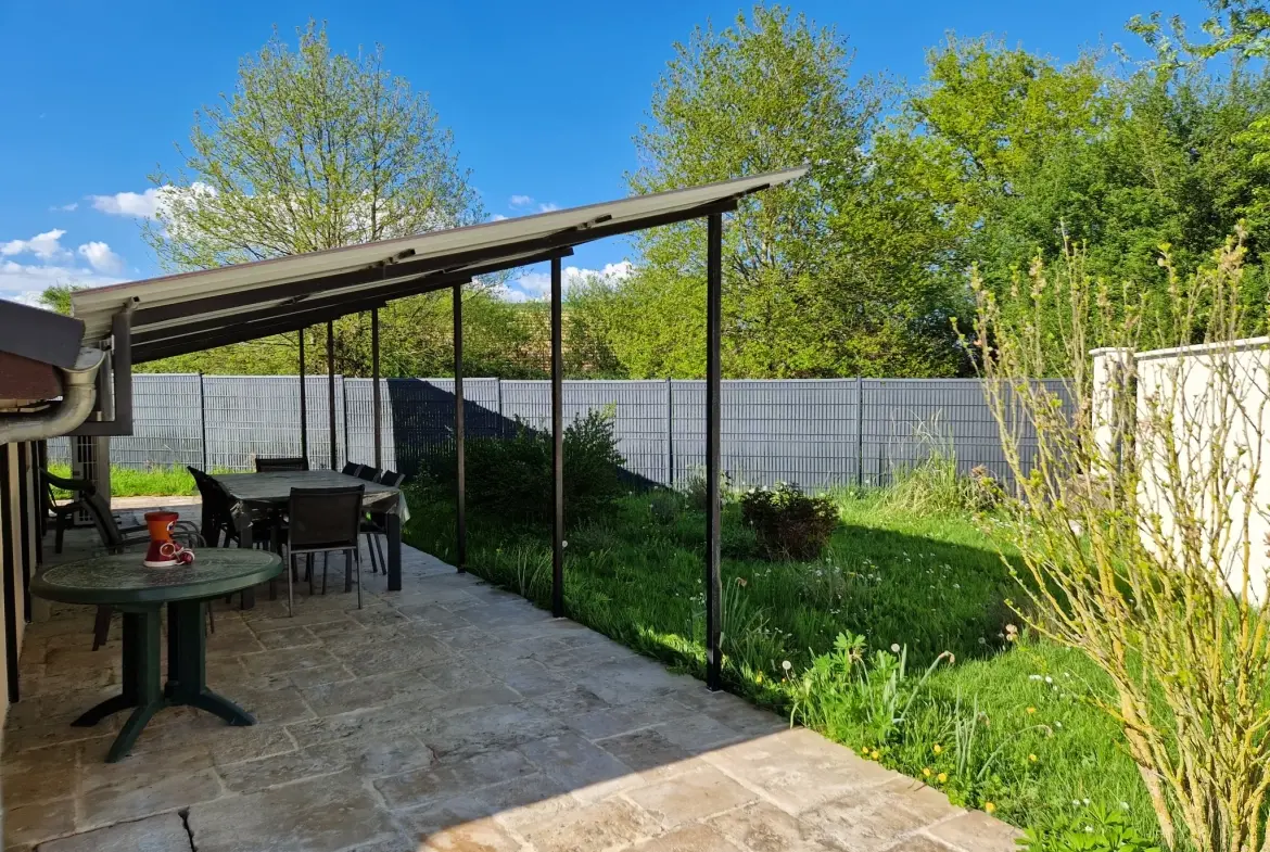 Maison avec piscine et jardin clos dans un village proche d'Autun 