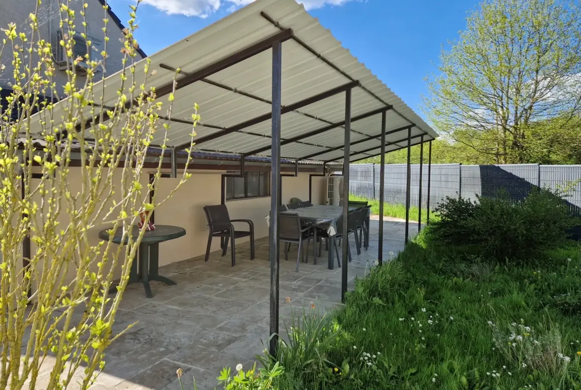 Maison avec piscine et jardin clos dans un village proche d'Autun 