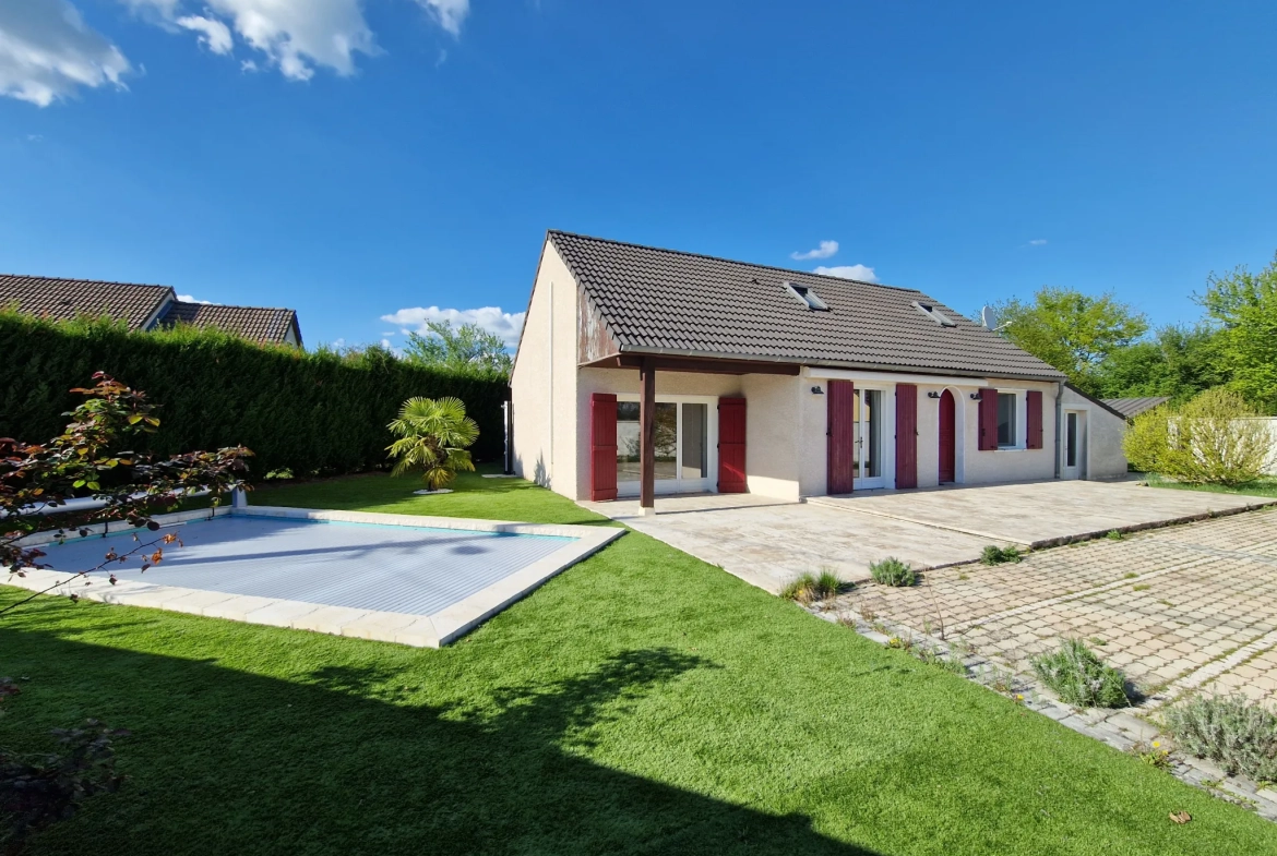Maison avec piscine et jardin clos dans un village proche d'Autun 