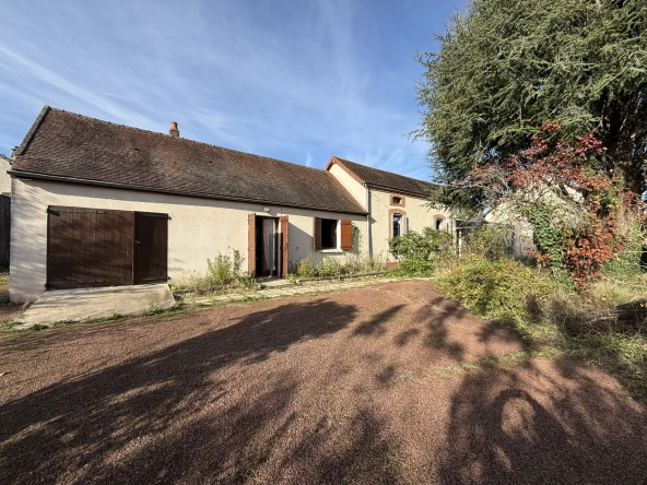 Ferme à rénover avec terrain piscinable à Saint-Rémy-en-Rollat