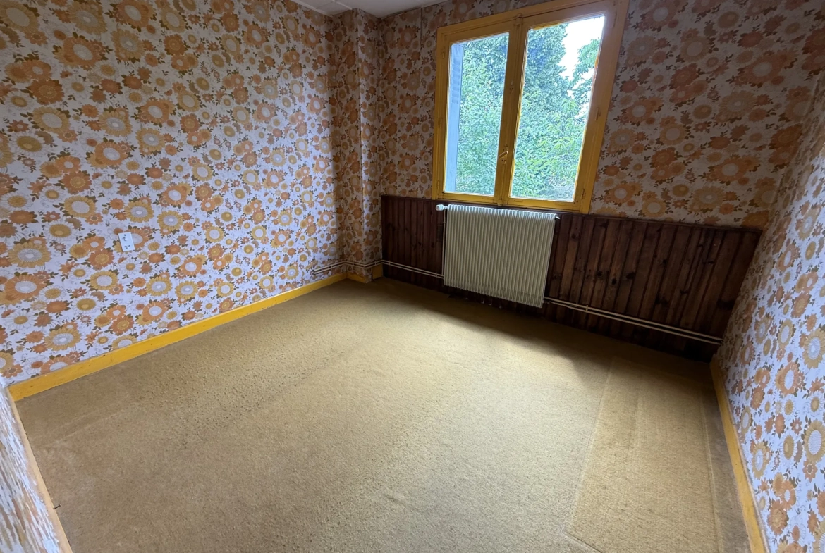 Ferme à rénover avec terrain piscinable à Saint-Rémy-en-Rollat 