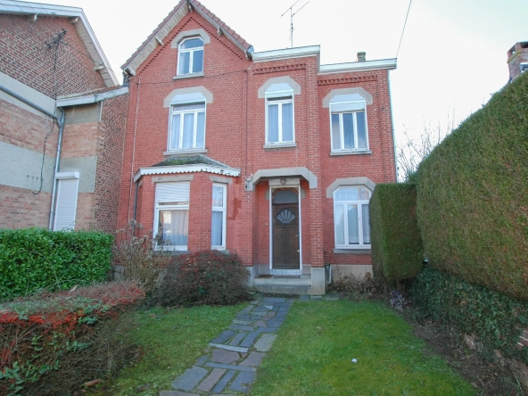 Maison de maître à Jeumont de 125 m² avec 4 chambres et grand terrain arboré