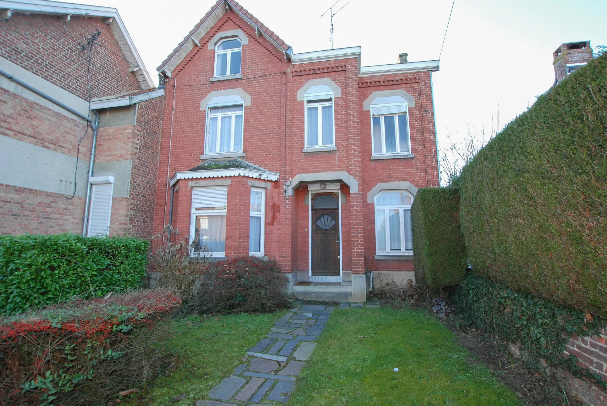 Maison de maître à Jeumont de 125 m² avec 4 chambres et grand terrain arboré 