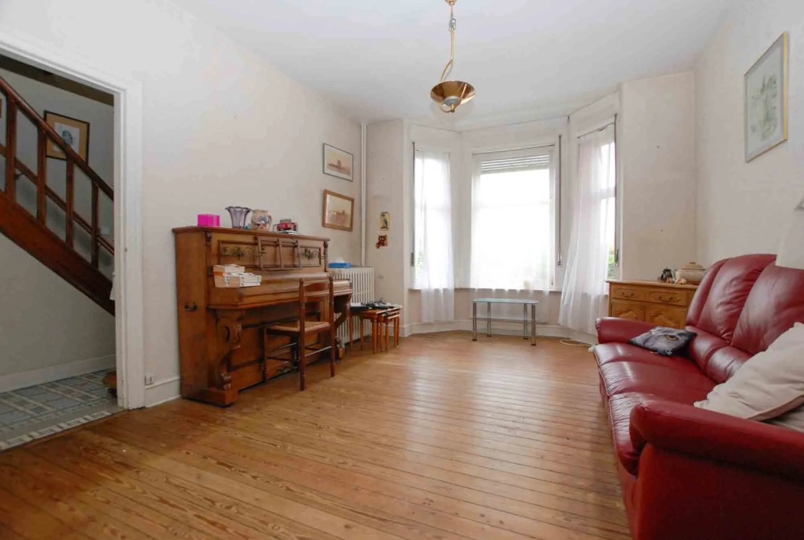 Maison de maître à Jeumont de 125 m² avec 4 chambres et grand terrain arboré 