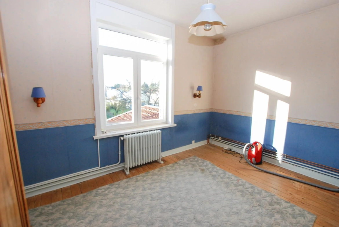 Maison de maître à Jeumont de 125 m² avec 4 chambres et grand terrain arboré 