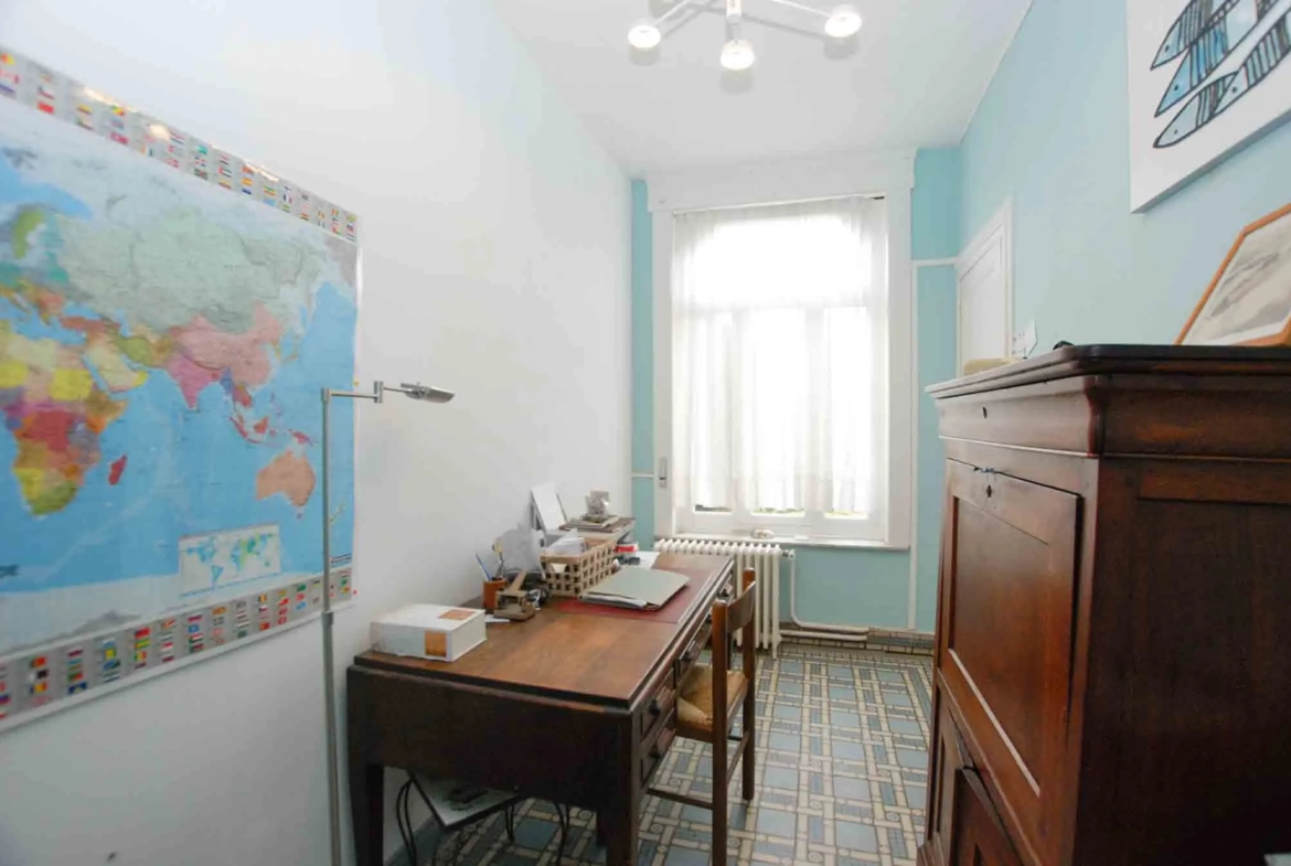 Maison de maître à Jeumont de 125 m² avec 4 chambres et grand terrain arboré 