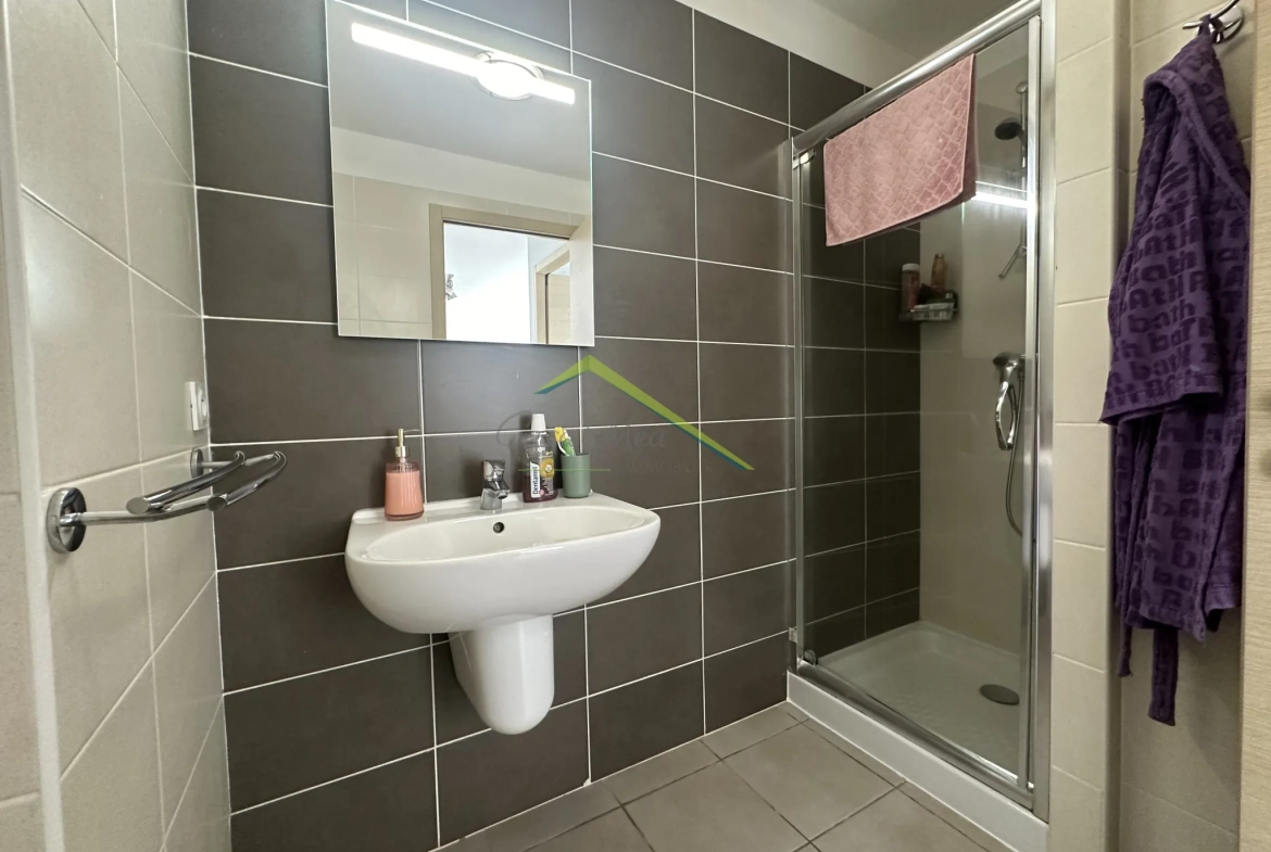 Appartement T2 avec terrasse et parking à Bastia Sud 