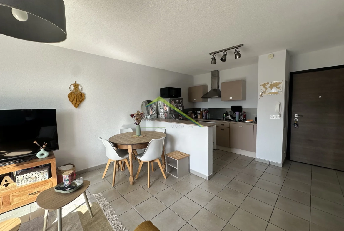 Appartement T2 avec terrasse et parking à Bastia Sud 