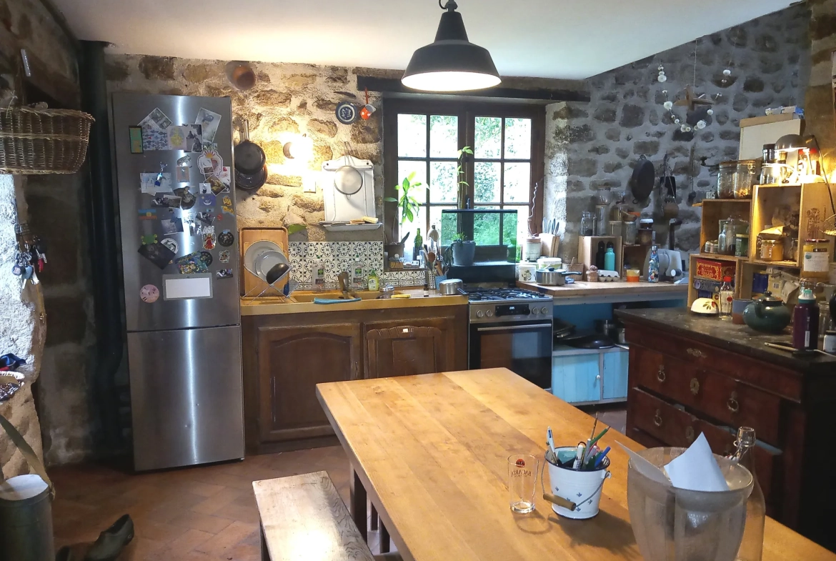 Fermette de 155 m² avec terrain et dépendances dans le Limousin 