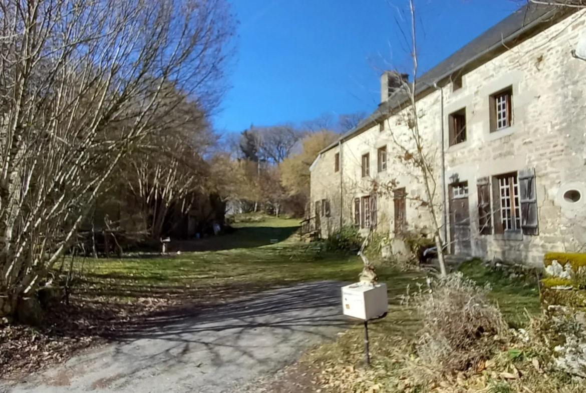 Fermette de 155 m² avec terrain et dépendances dans le Limousin 
