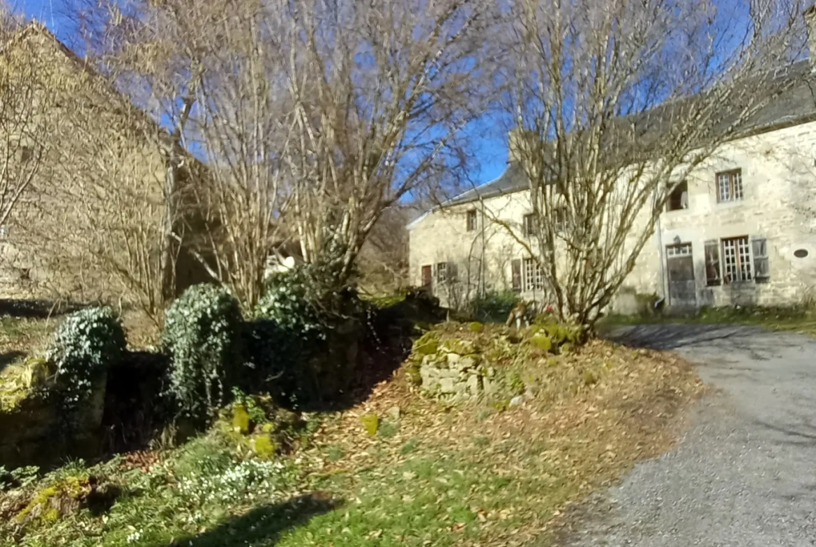 Fermette de 155 m² avec terrain et dépendances dans le Limousin 