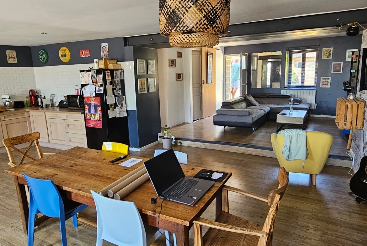 Vente maison de village avec 4 chambres, jardin et terrain agricole à Cleyrac 