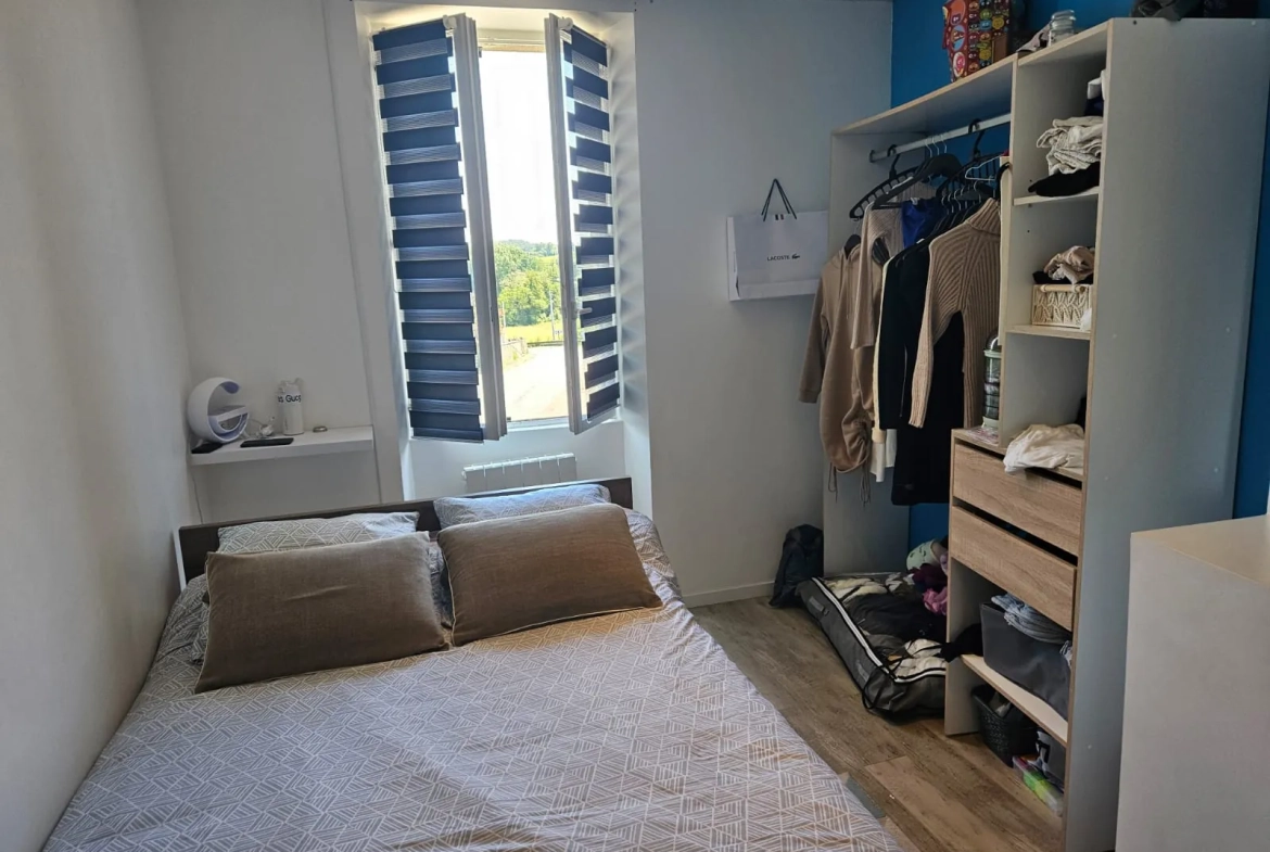 Vente maison de village avec 4 chambres, jardin et terrain agricole à Cleyrac 