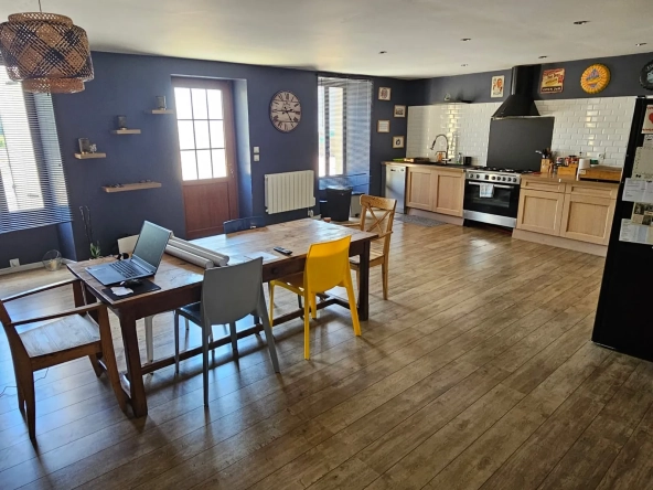 Vente maison de village avec 4 chambres, jardin et terrain agricole à Cleyrac