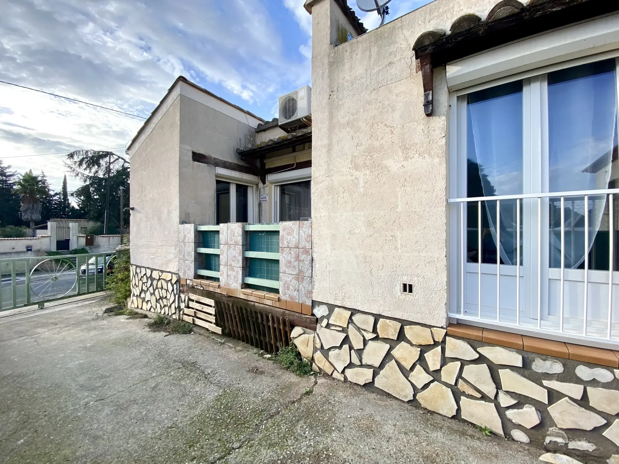 Opportunité d'investissement immobilier à Vias avec 3 appartements loués 