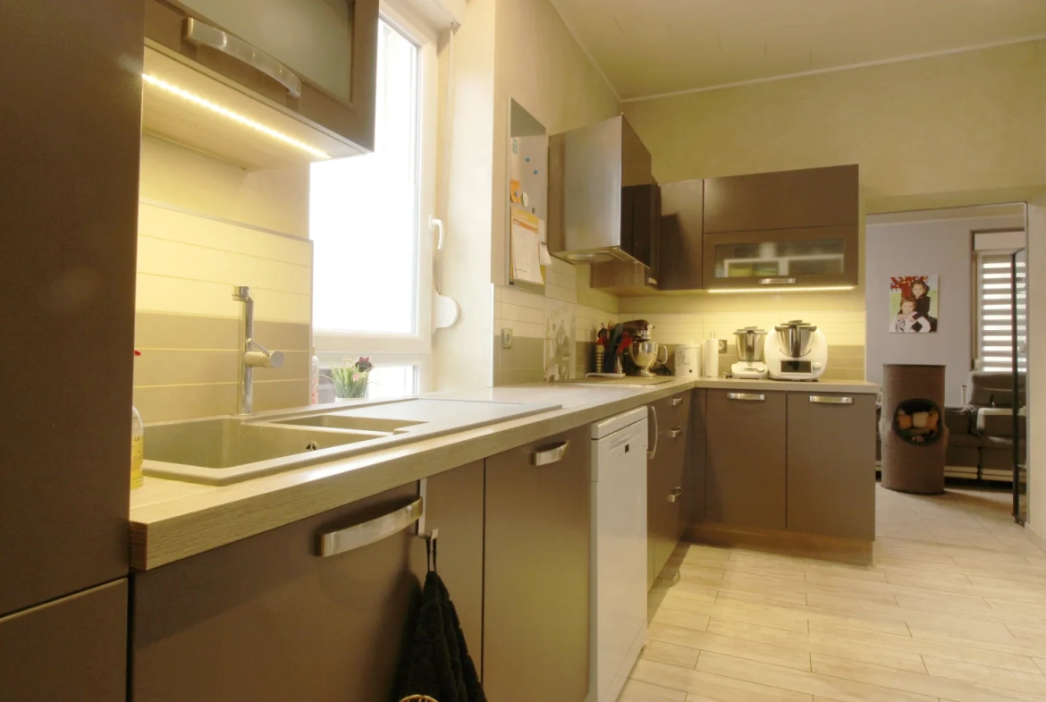 Maison à vendre de 125m² à Moutiers, proche autoroute A4 avec jardin et garage 