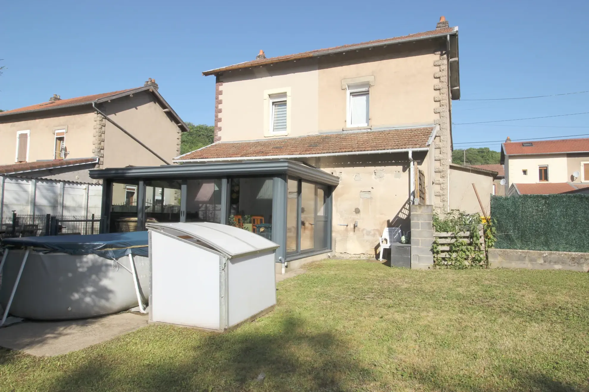 Maison à vendre de 125m² à Moutiers, proche autoroute A4 avec jardin et garage 