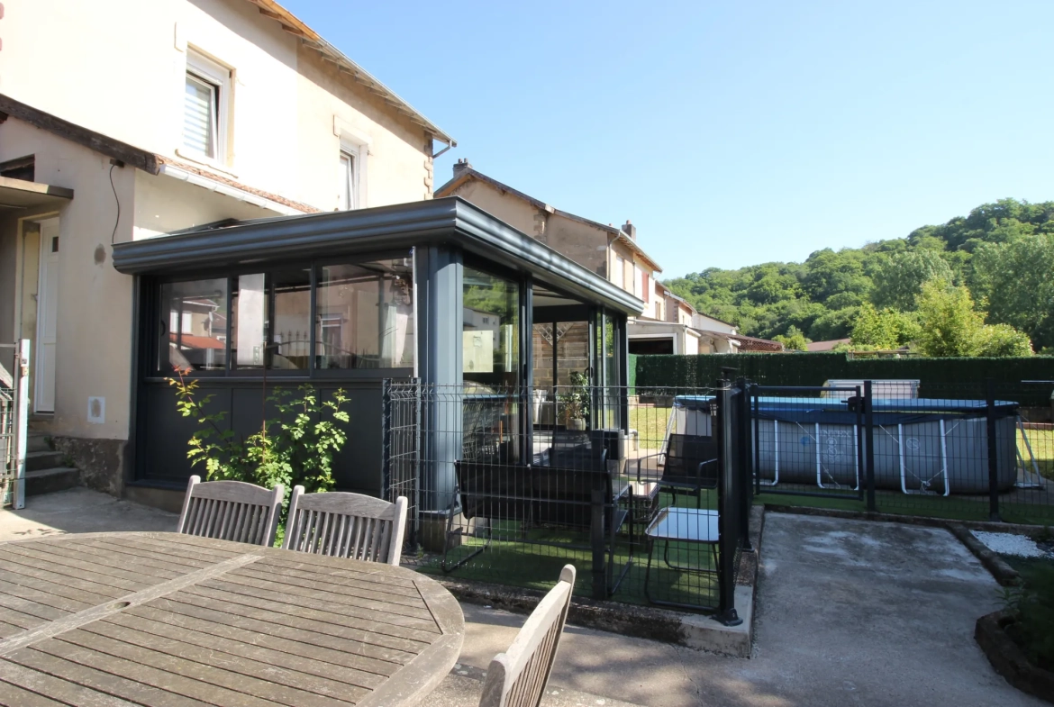 Maison à vendre de 125m² à Moutiers, proche autoroute A4 avec jardin et garage 