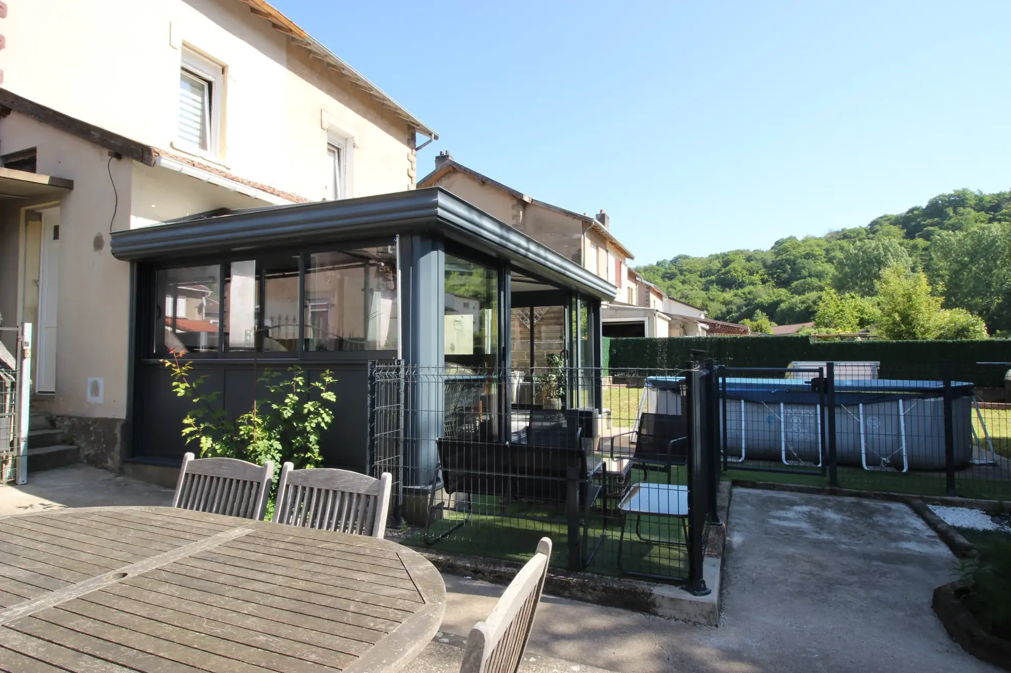Maison à vendre de 125m² à Moutiers, proche autoroute A4 avec jardin et garage 