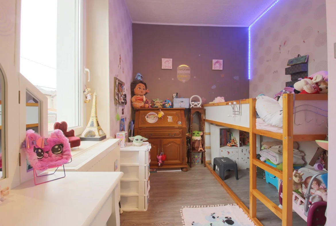 Maison à vendre de 125m² à Moutiers, proche autoroute A4 avec jardin et garage 