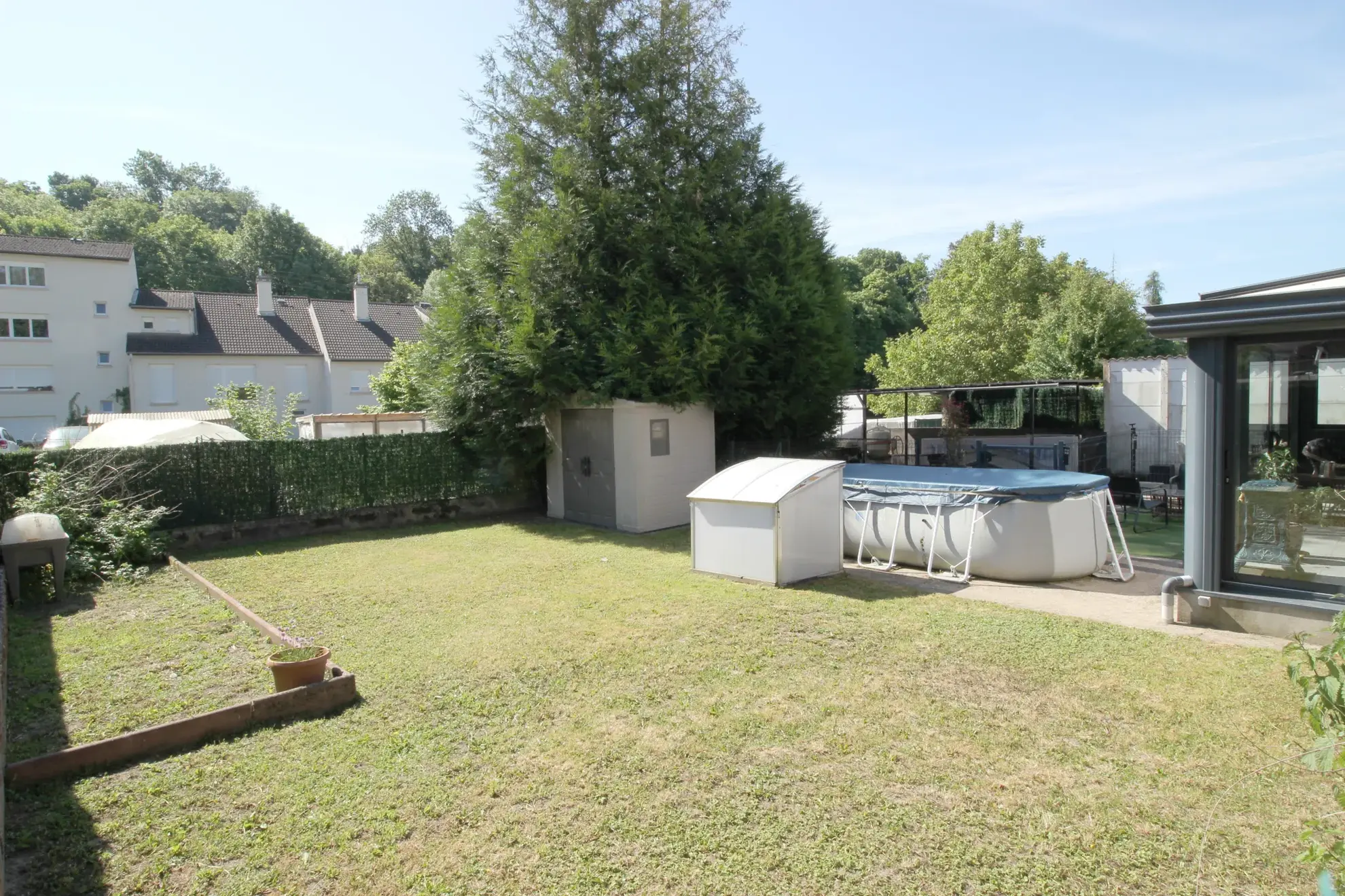 Maison à vendre de 125m² à Moutiers, proche autoroute A4 avec jardin et garage 