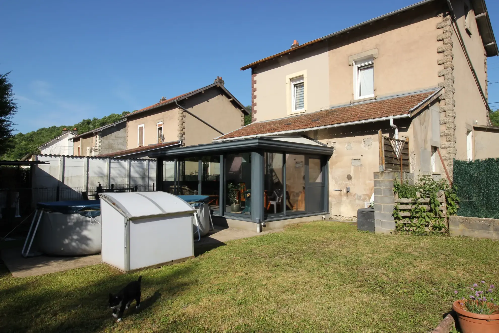 Maison à vendre de 125m² à Moutiers, proche autoroute A4 avec jardin et garage 