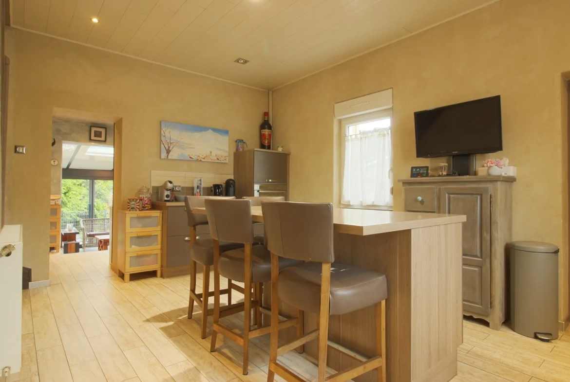 Maison à vendre de 125m² à Moutiers, proche autoroute A4 avec jardin et garage 